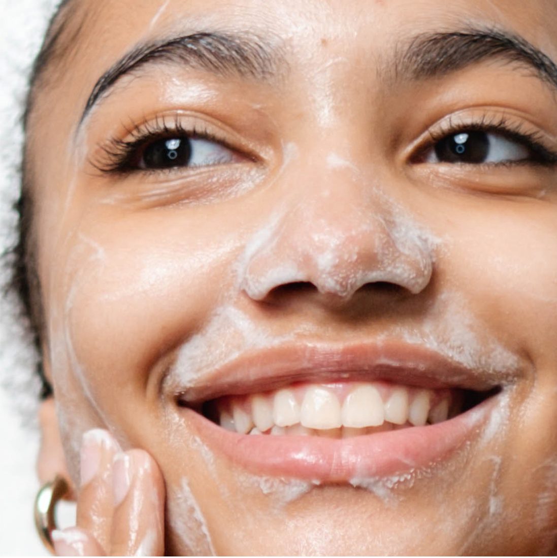 girl washing face with her personalized skincare routine.