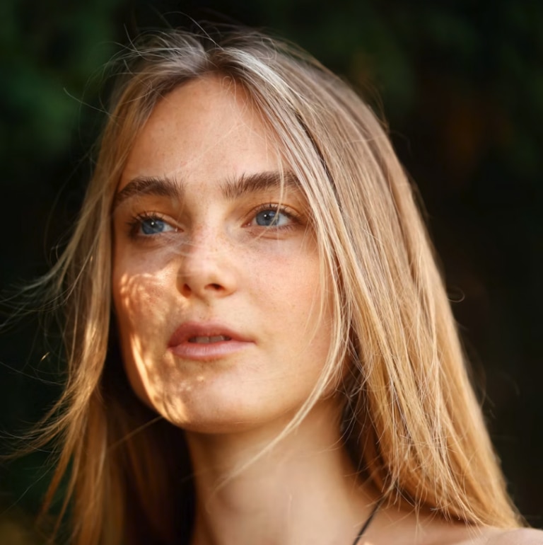 At-Home Derma Rolling vs Professional Microneedling: Pros, Cons & When to Choose Each - R+F