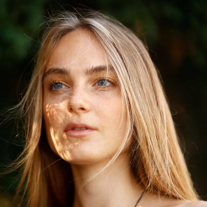 At-Home Derma Rolling vs Professional Microneedling: Pros, Cons & When to Choose Each - R+F