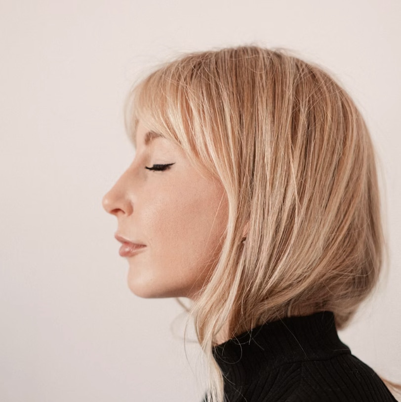 Common Mistakes to Avoid When Using a Derma Roller on Skin & Neck (Beginner Guide) - R+F