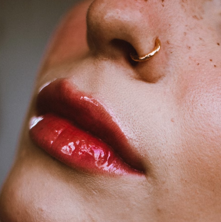 Lip Oil vs Lip Balm: Which One Is Right for Your Lips? - R+F
