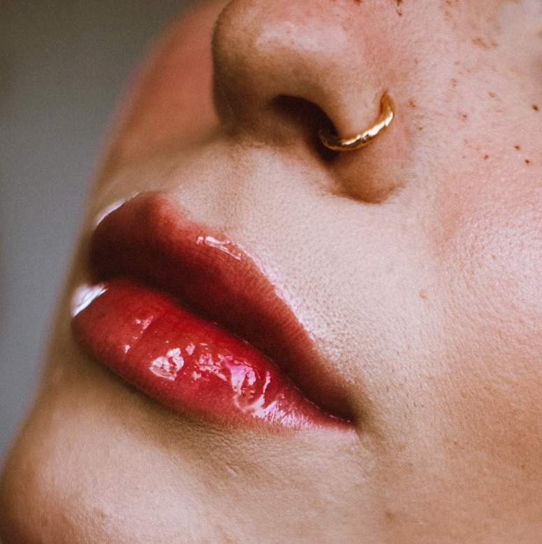 Lip Oil vs Lip Balm: Which One Is Right for Your Lips? - R+F