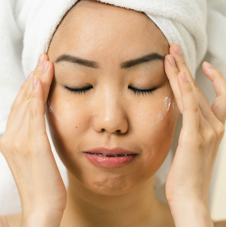 Sensitive Skincare Routine for Dry Skin: Hydration-Focused Products & Tips - R+F