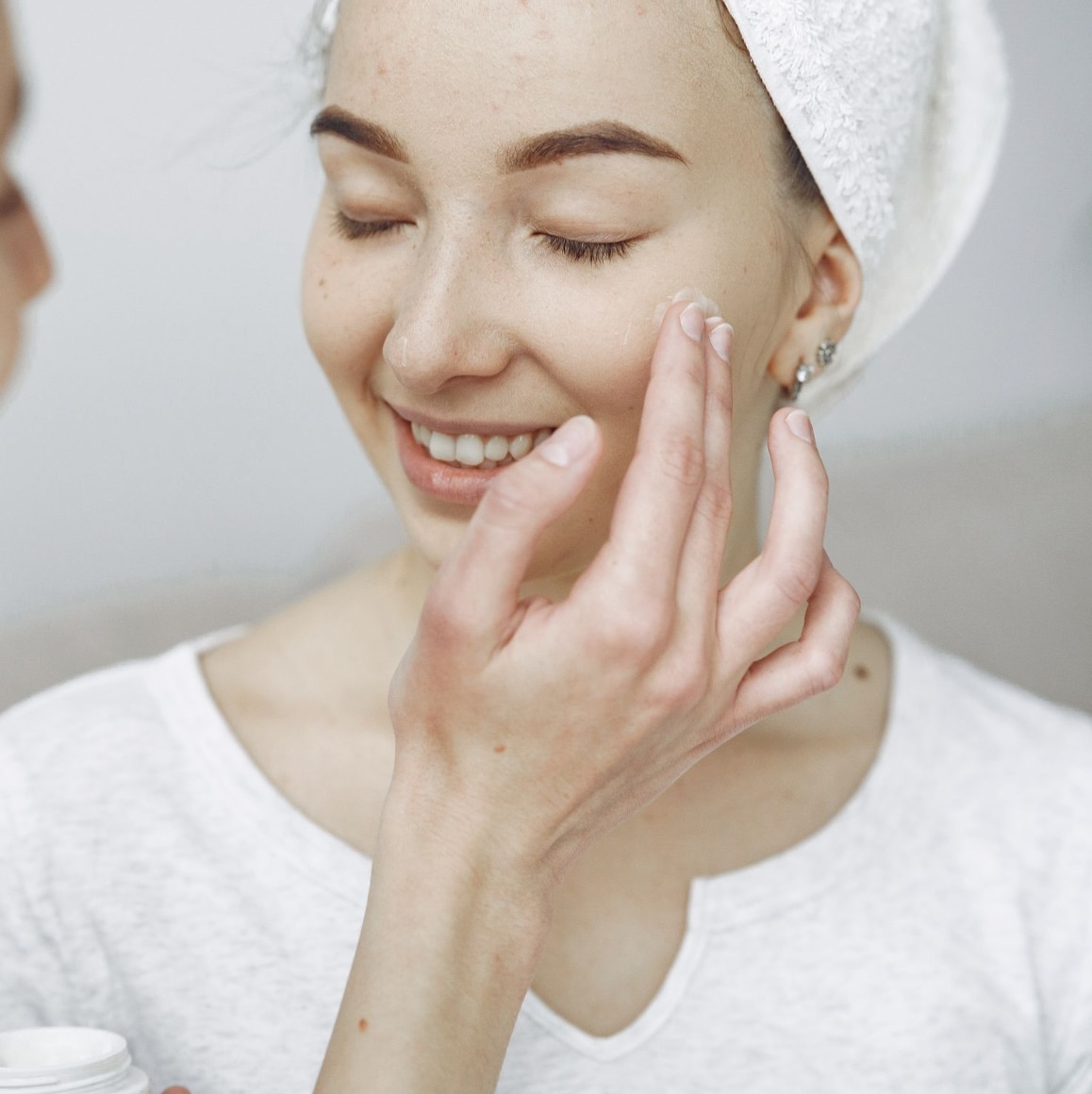 Best Gentle Cleansers for Sensitive Skincare: Top Picks That Won’t Strip Your Barrier - R+F