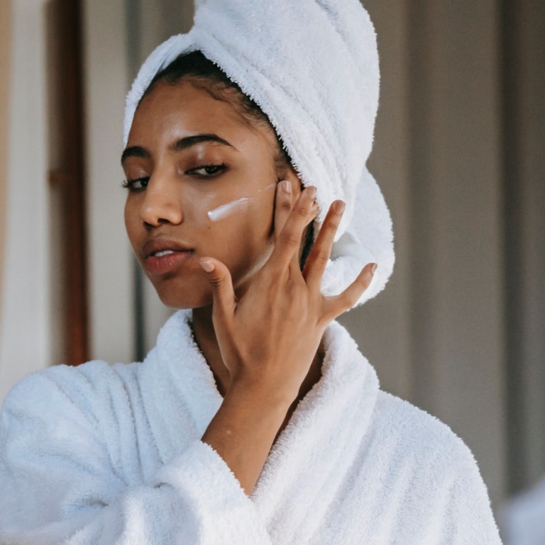 Minimalist Sensitive Skincare Routine: Fewer Products, Better Results - R+F