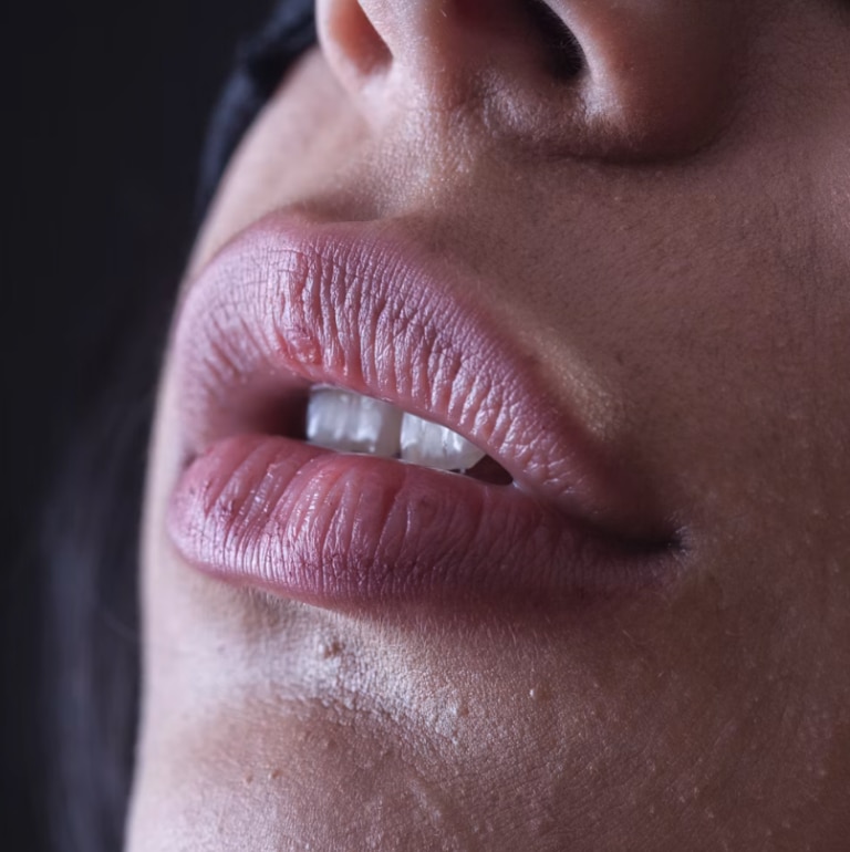Lip Gloss vs Lip Oil - R+F