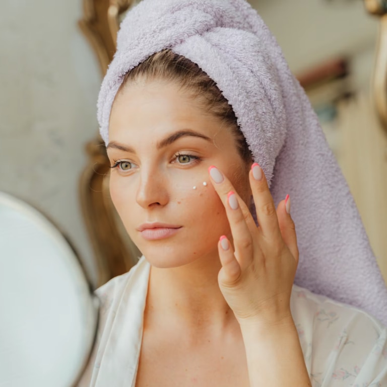 Sensitive Skincare in Winter: Combating Dryness, Flakiness & Irritation - R+F
