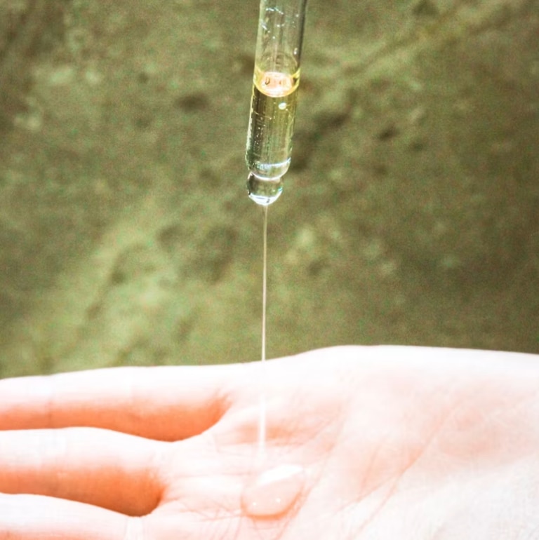Hyaluronic Acid vs Salicylic Acid: Best Uses in 2026 - R+F
