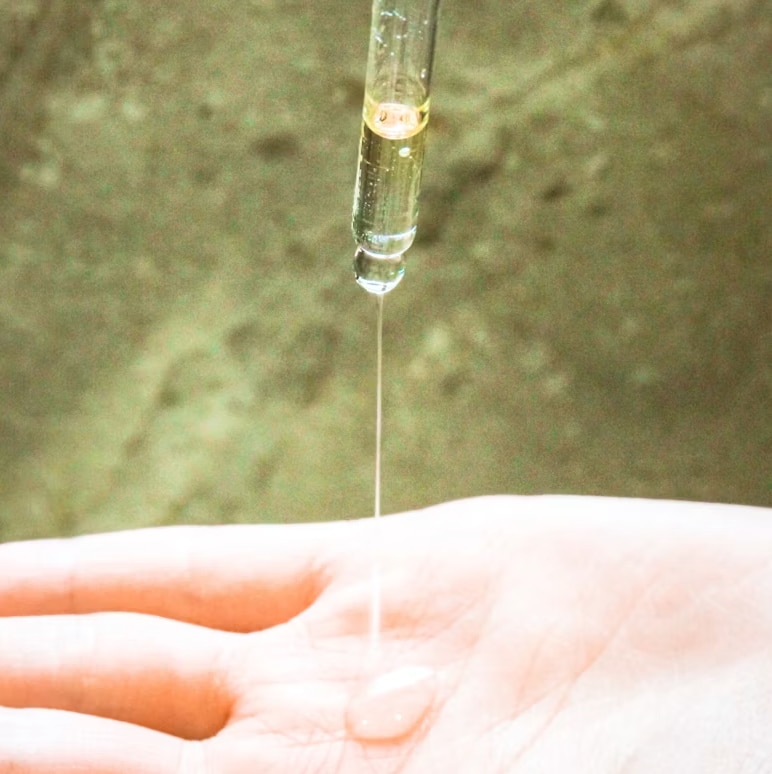 Hyaluronic Acid vs Salicylic Acid: Best Uses in 2026 - R+F