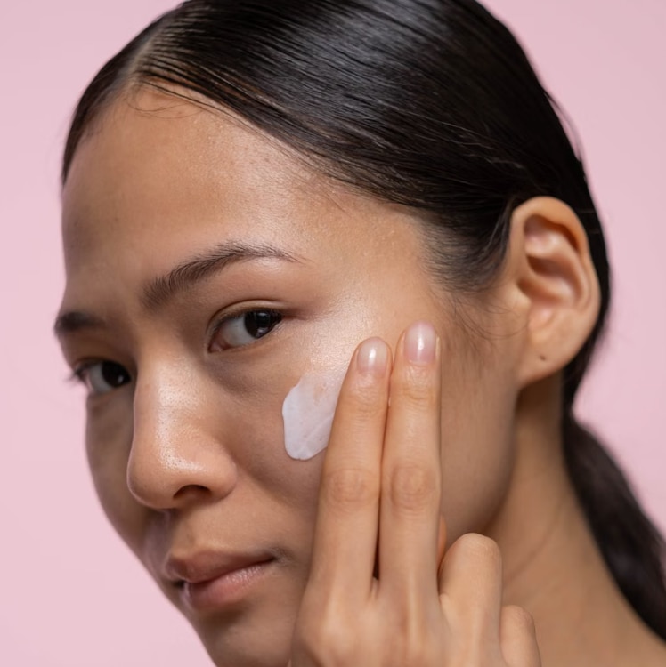 Best Hyaluronic Acid and Vitamin C Serums in 2026 - R+F