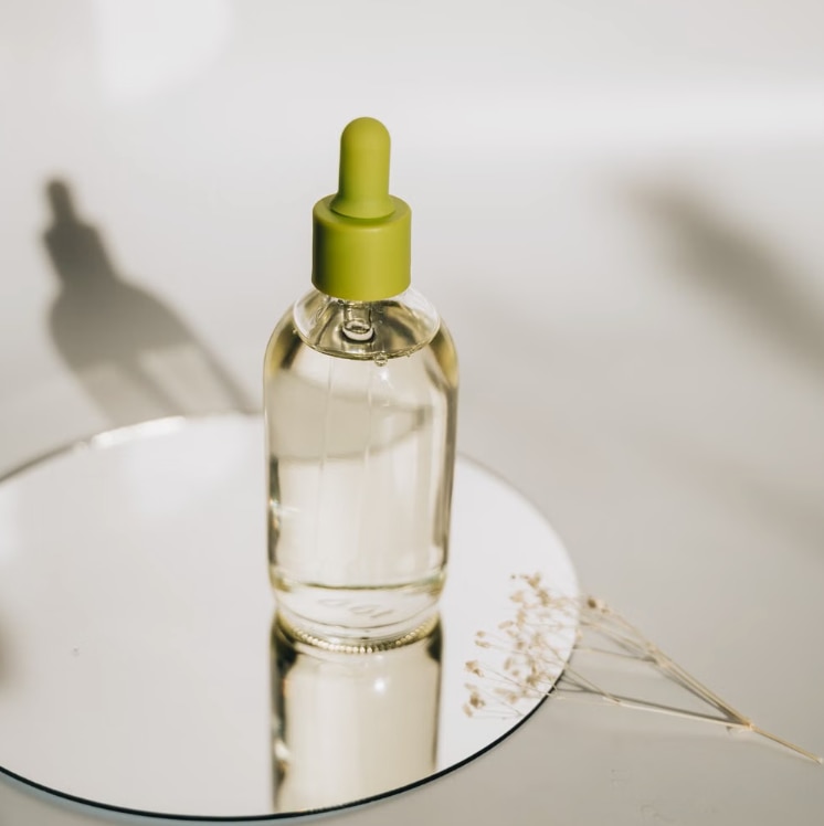 How to Use and Apply Vitamin C Serum - R+F