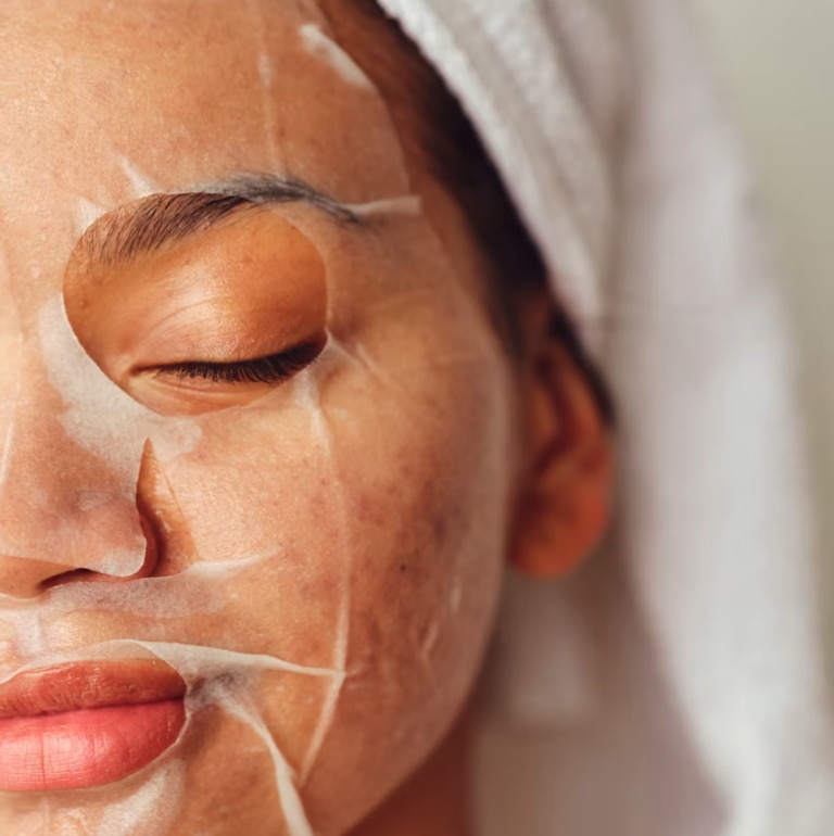 Hyaluronic Acid and Retinol: How to Layer Them Correctly - R+F