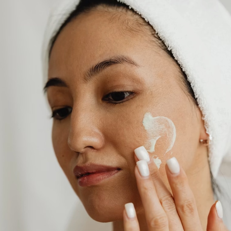 Can You Use Vitamin C with Retinol? Timing, Order and Compatibility - R+F