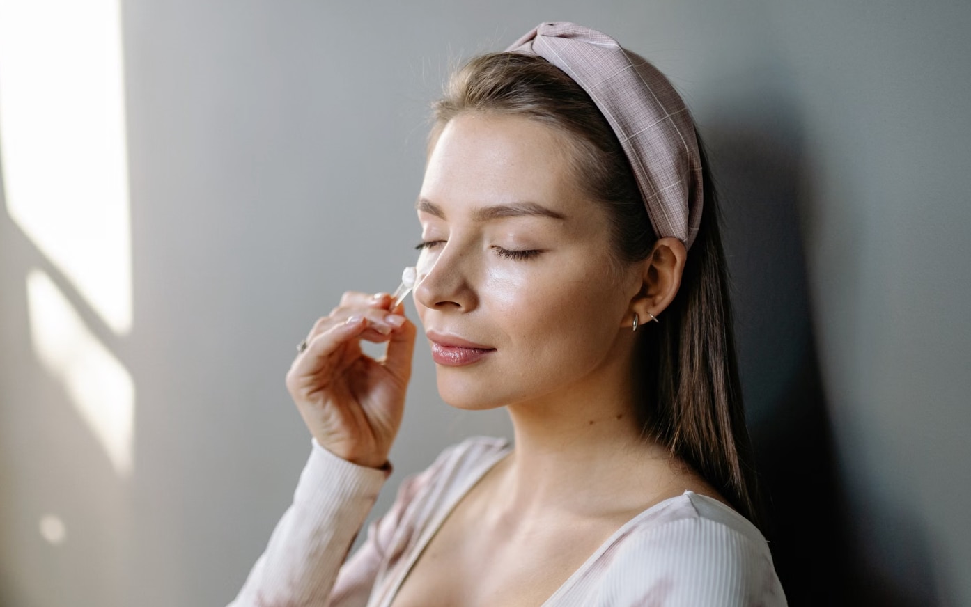Best Caffeine Under Eye Cream - R+F