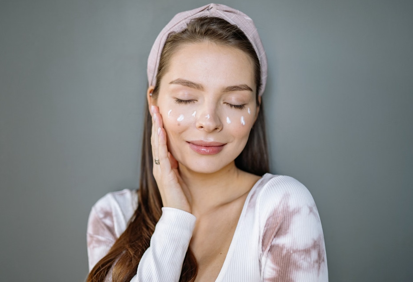 Eye Cream for Wrinkles: Targeting Fine Lines Effectively