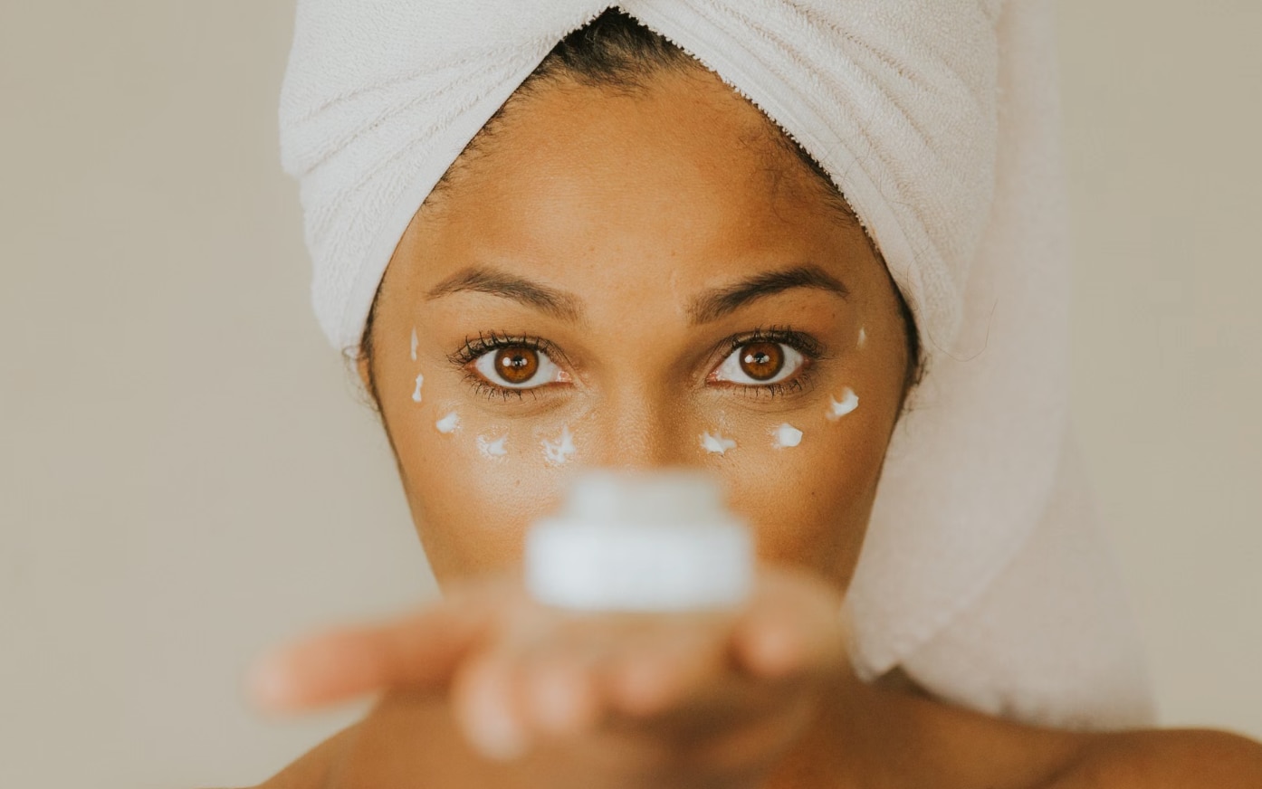 Best Hydrating Under Eye Cream - R+F